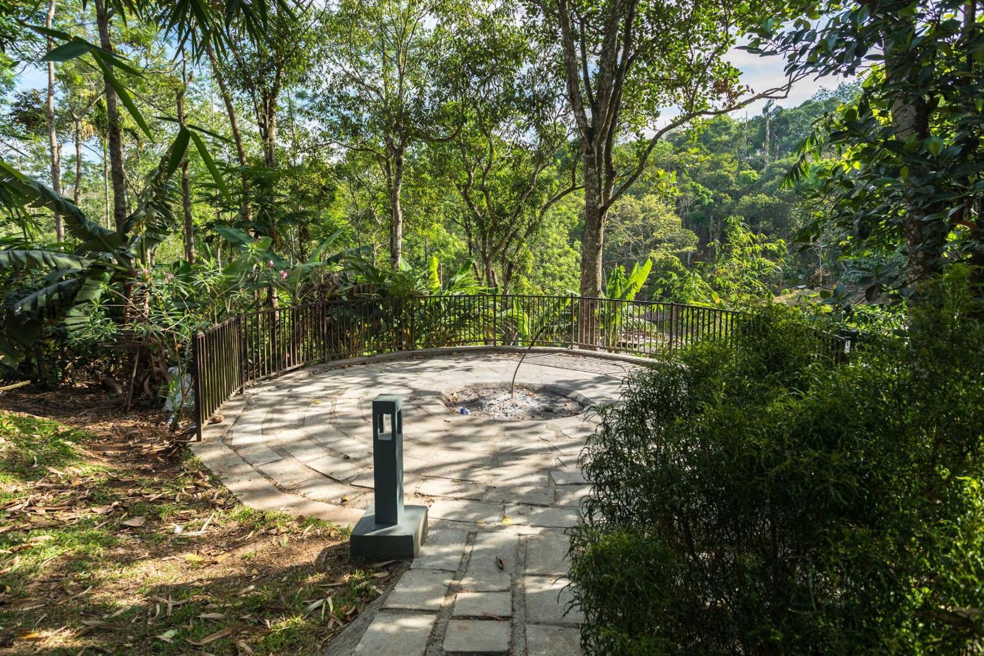 Hotel The Mountain Courtyard Thekkady Zewnętrze zdjęcie